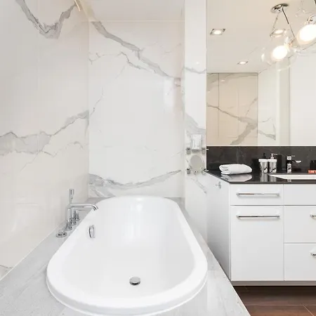 Апартаменты Sea Towers 15th Floor With Sea View By Renters Prestige Гдыня